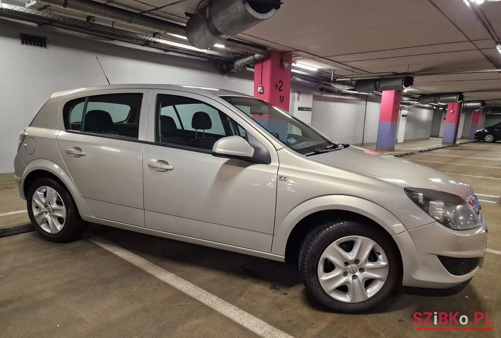 2011' Opel Astra 1.6 Easytronic photo #5