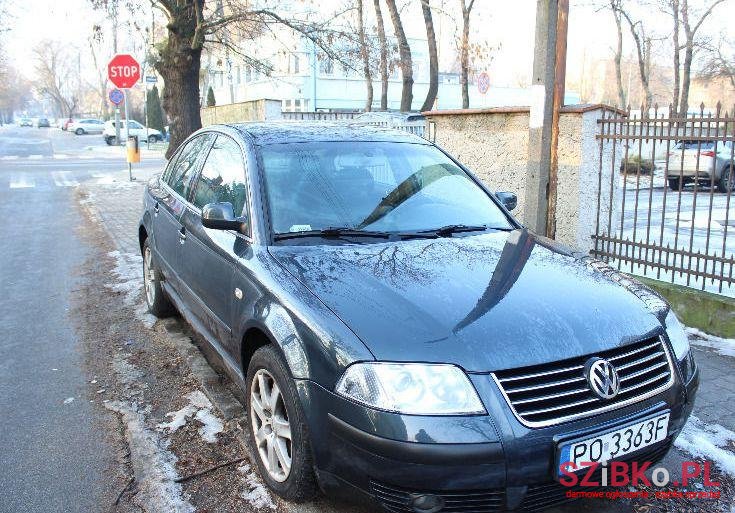 2001' Volkswagen Passat photo #1