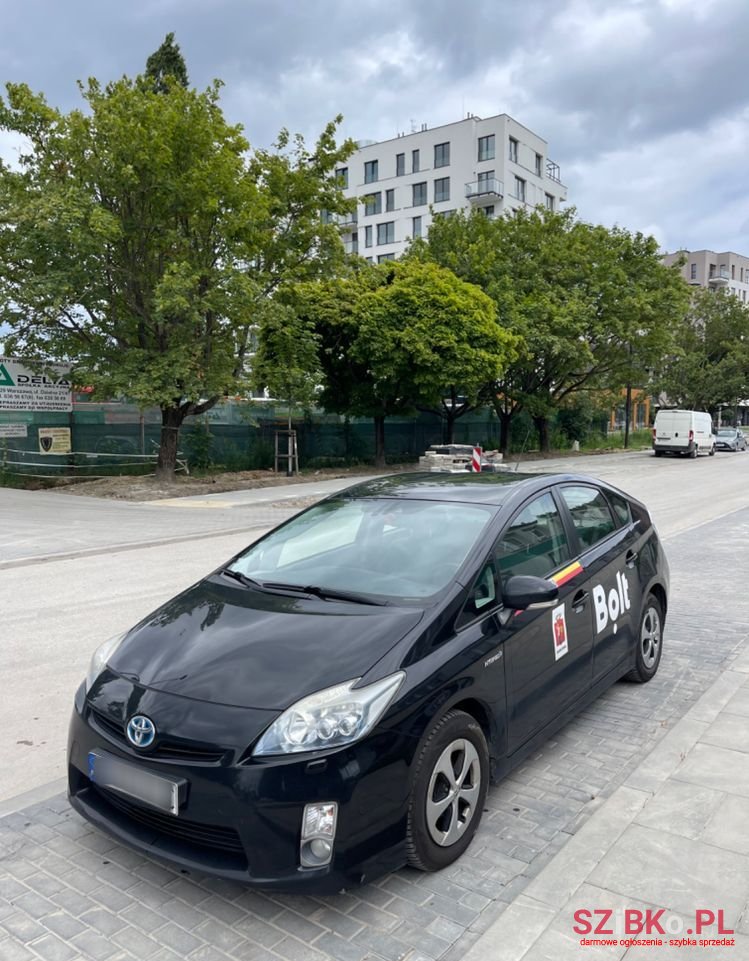 2010' Toyota Prius photo #2