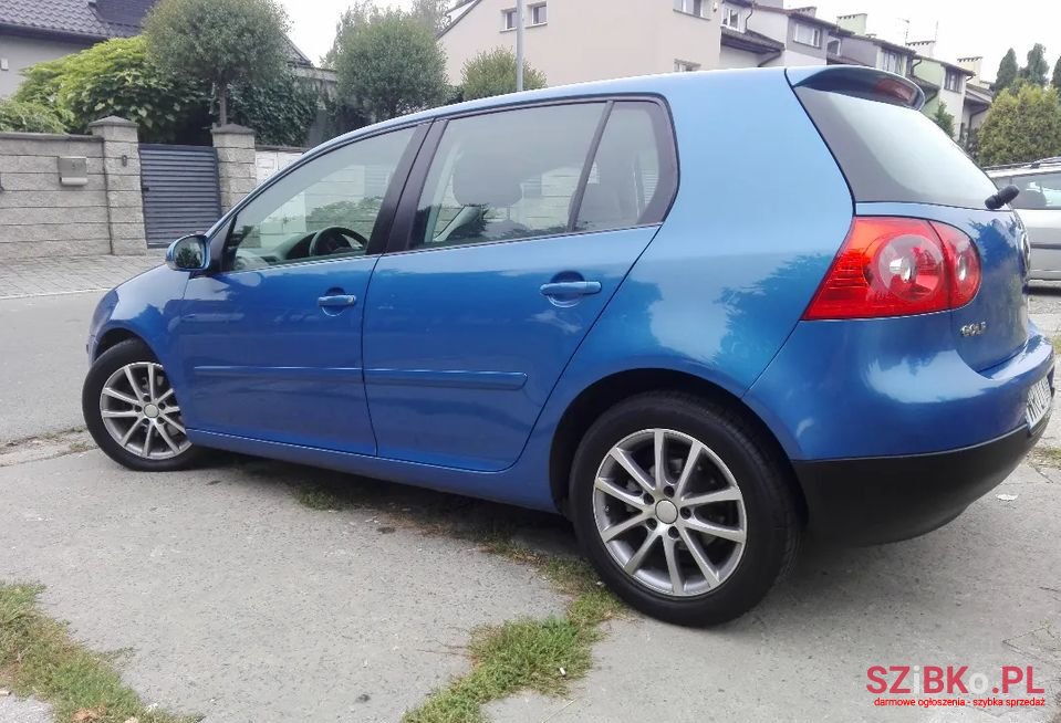 2004' Volkswagen Golf photo #1