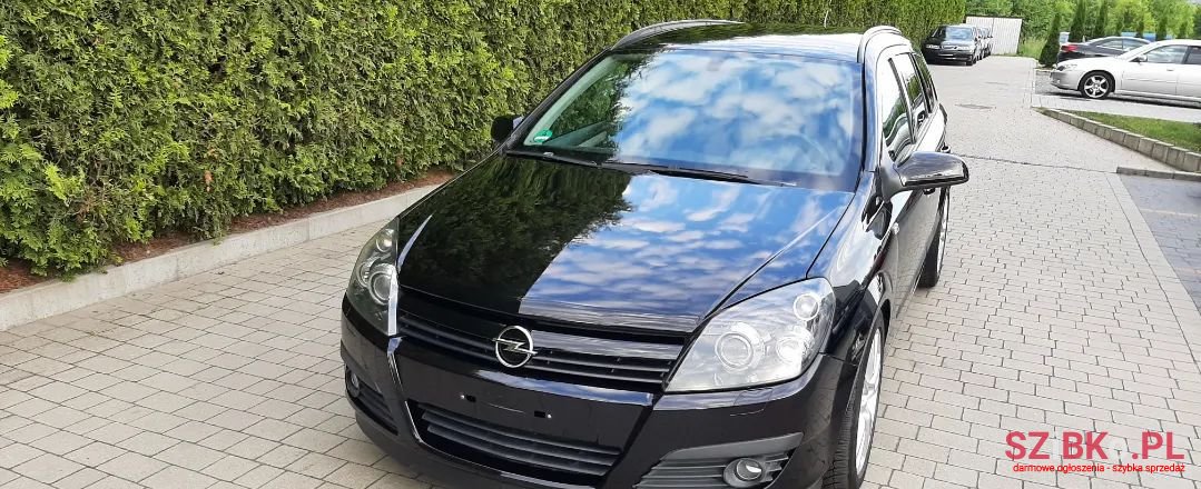 2004' Opel Astra Sport photo #3