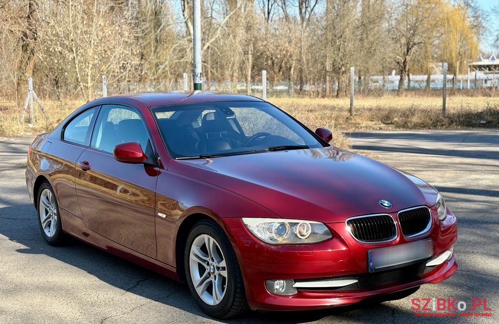 2010' BMW 3 Series 320I photo #1