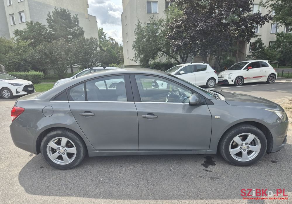 2009' Chevrolet Cruze 1.6 Base photo #3