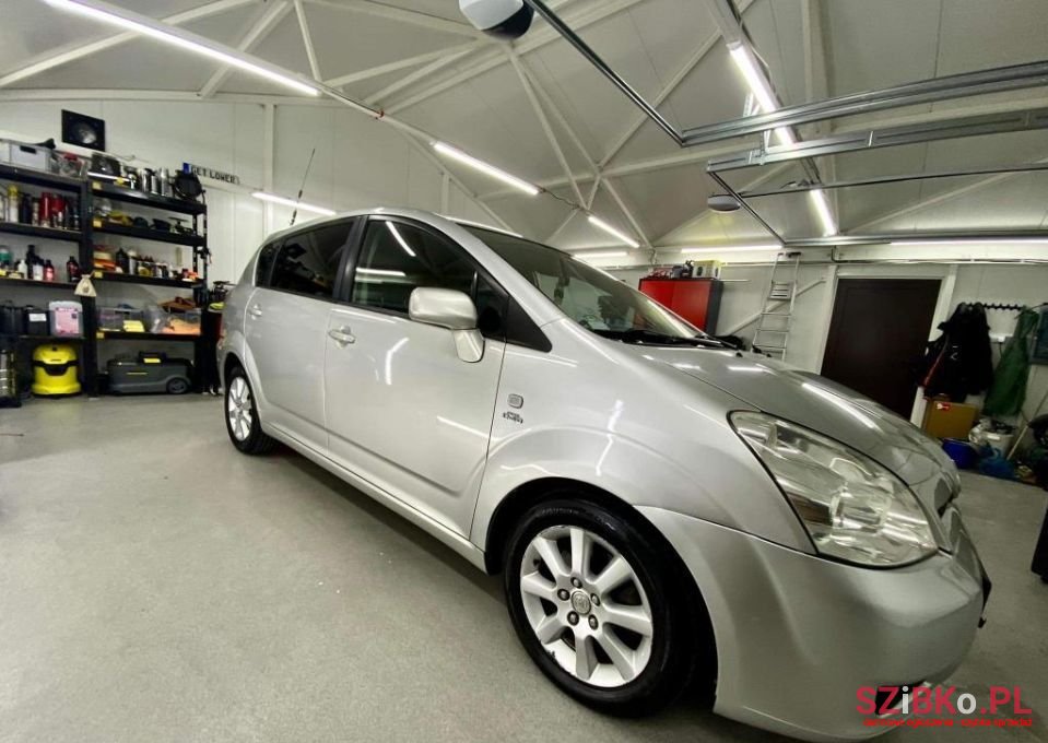 2004' Toyota Corolla Verso photo #4