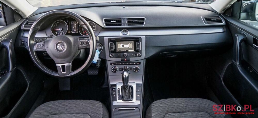 2013' Volkswagen Passat photo #5