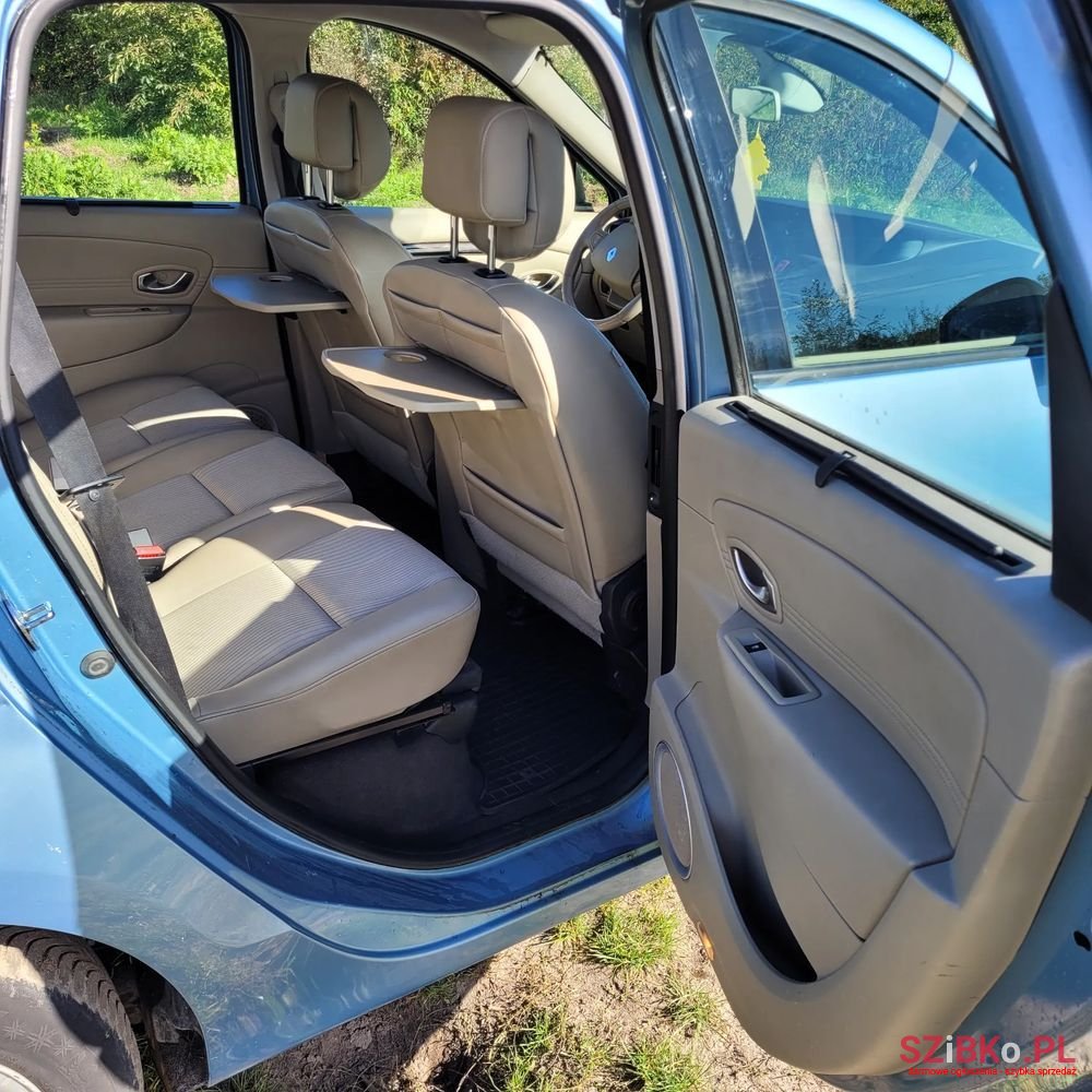 2011' Renault Grand Scenic photo #6