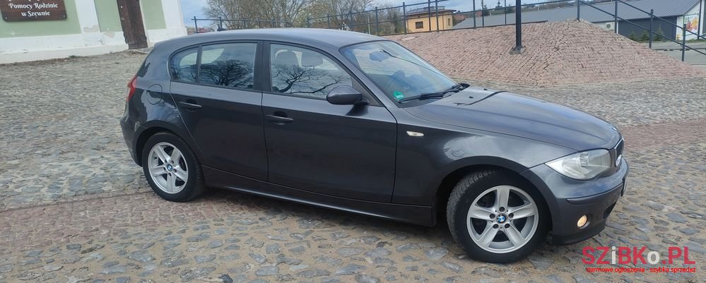 2006' BMW 1 Series 116I photo #3