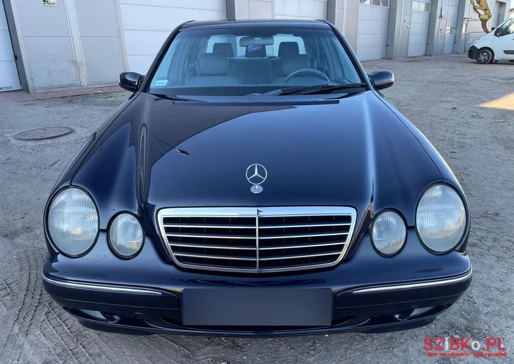 2001' Mercedes-Benz E-Class photo #2