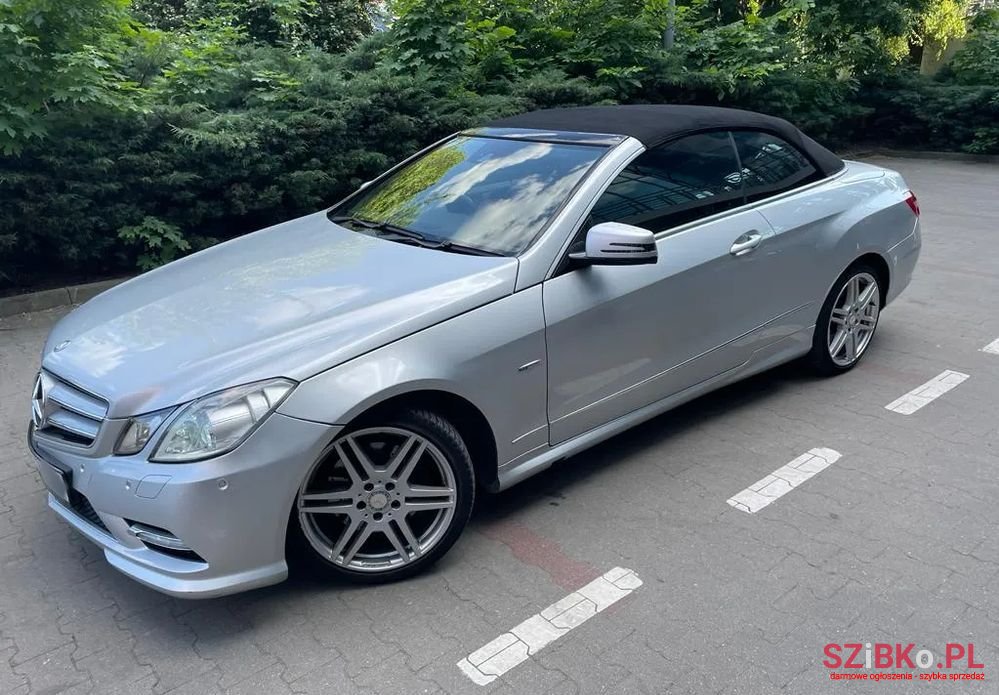 2011' Mercedes-Benz E-Class photo #4