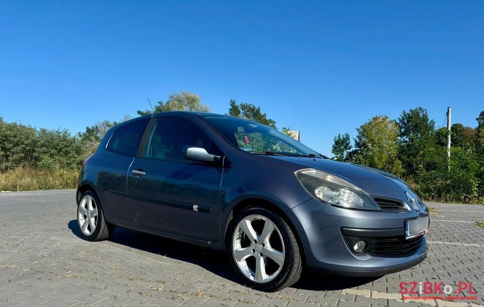 2007' Renault Clio photo #2