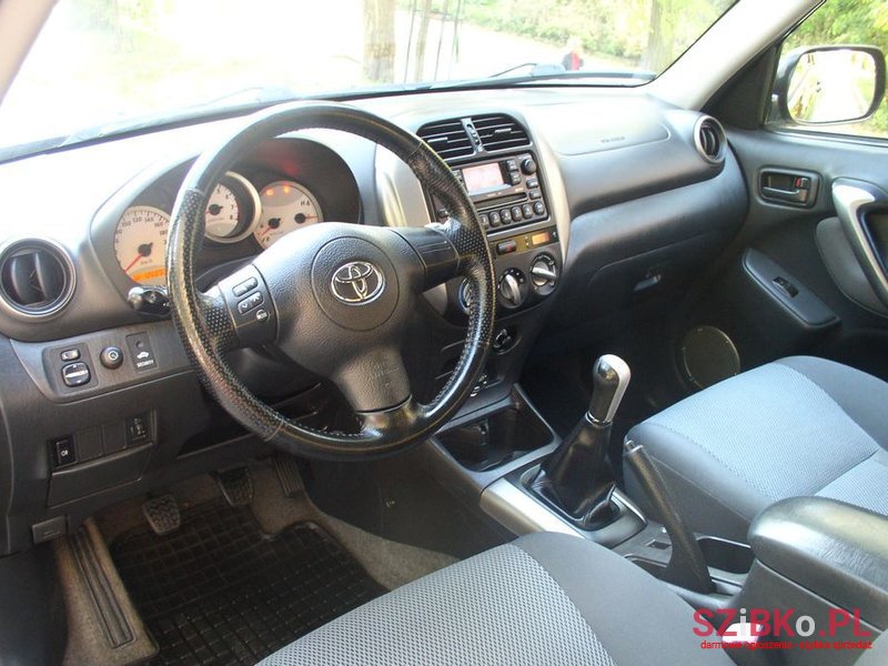 2005' Toyota RAV4 photo #5
