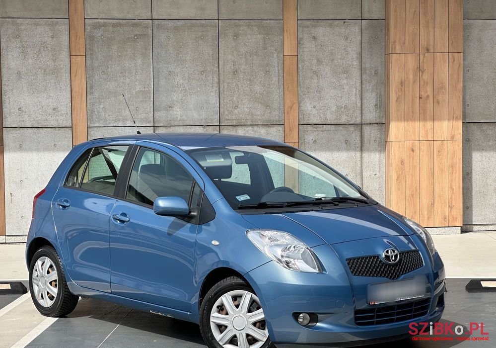 2009' Toyota Yaris 1.3 Prestige photo #2
