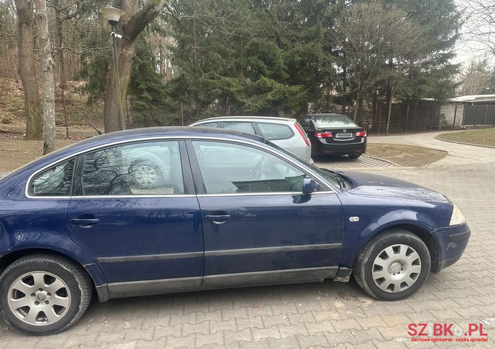 2001' Volkswagen Passat photo #1