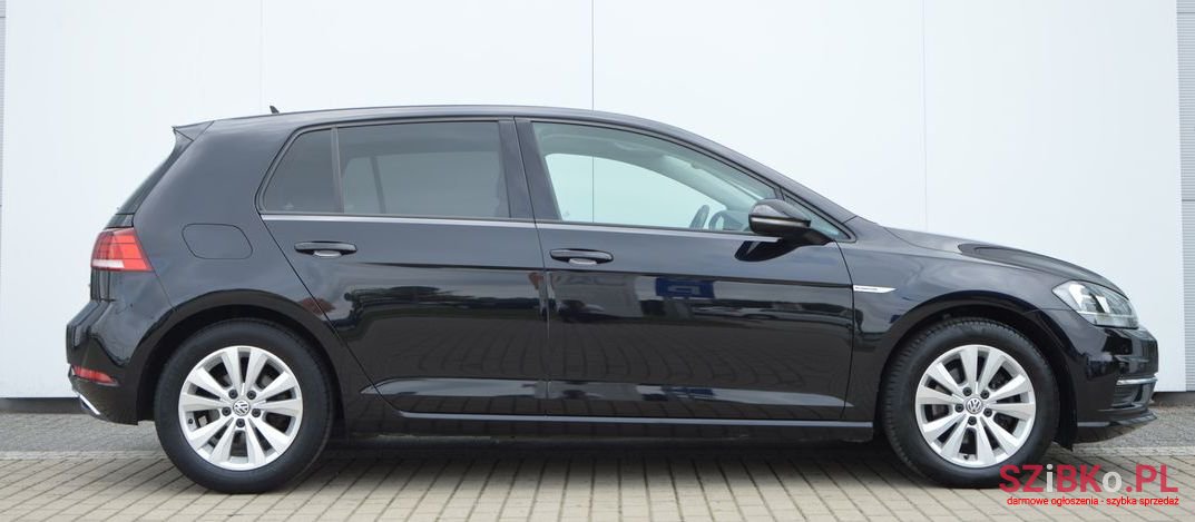 2018' Volkswagen Golf photo #3