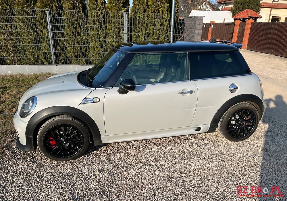 2011' MINI John Cooper Works photo #2