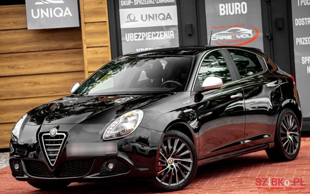 2013' Alfa Romeo Giulietta photo #2
