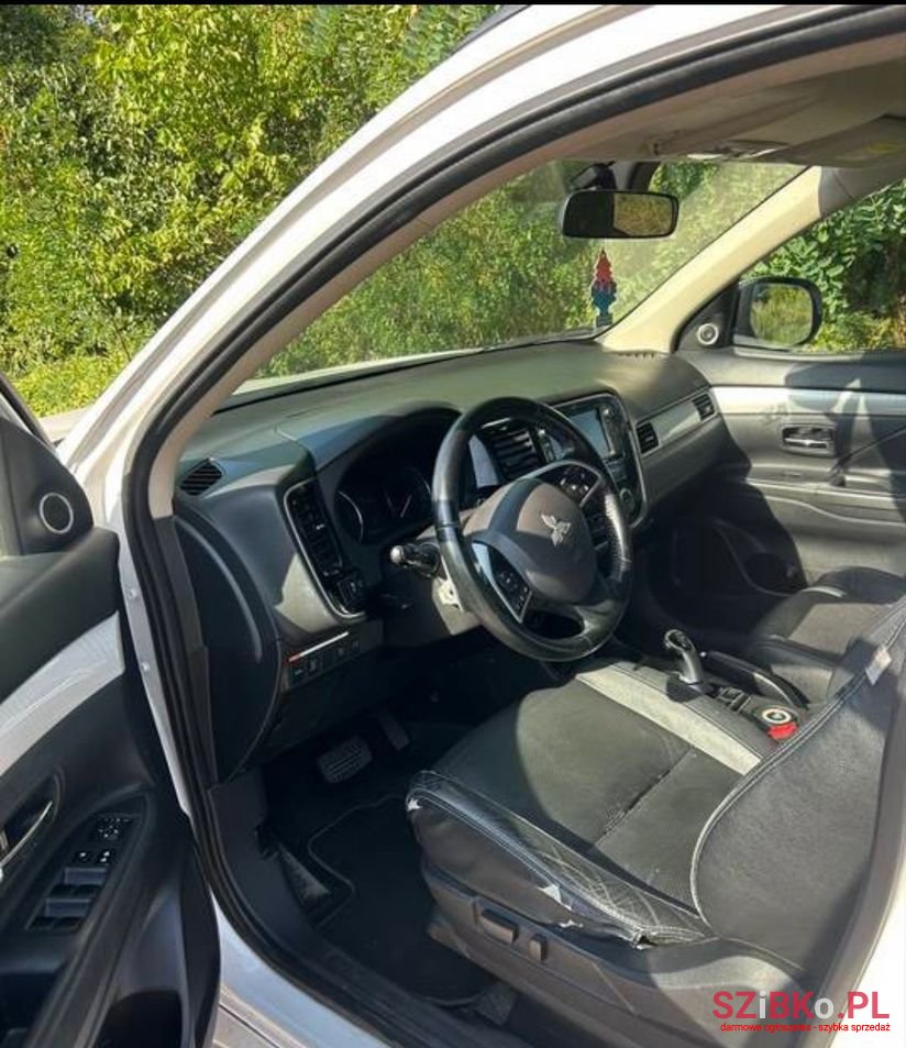 2015' Mitsubishi Outlander photo #6