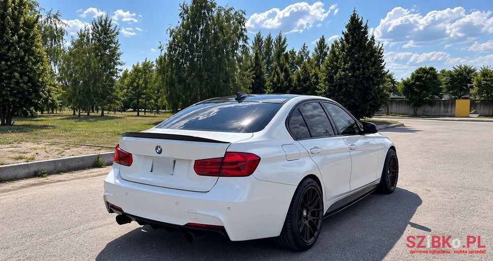 2017' BMW 3 Series photo #6