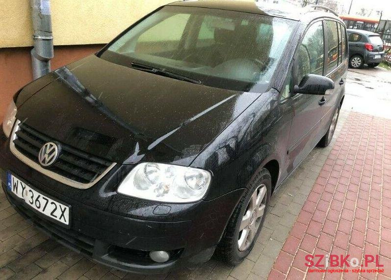 2005' Volkswagen Touran photo #1