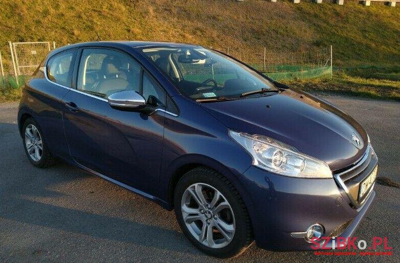 2013' Peugeot 208 photo #1