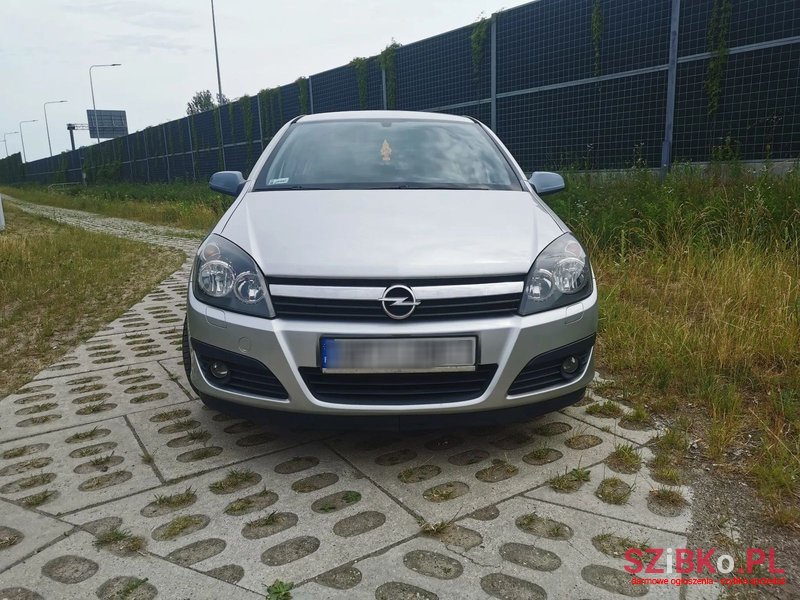 2005' Opel Astra photo #3