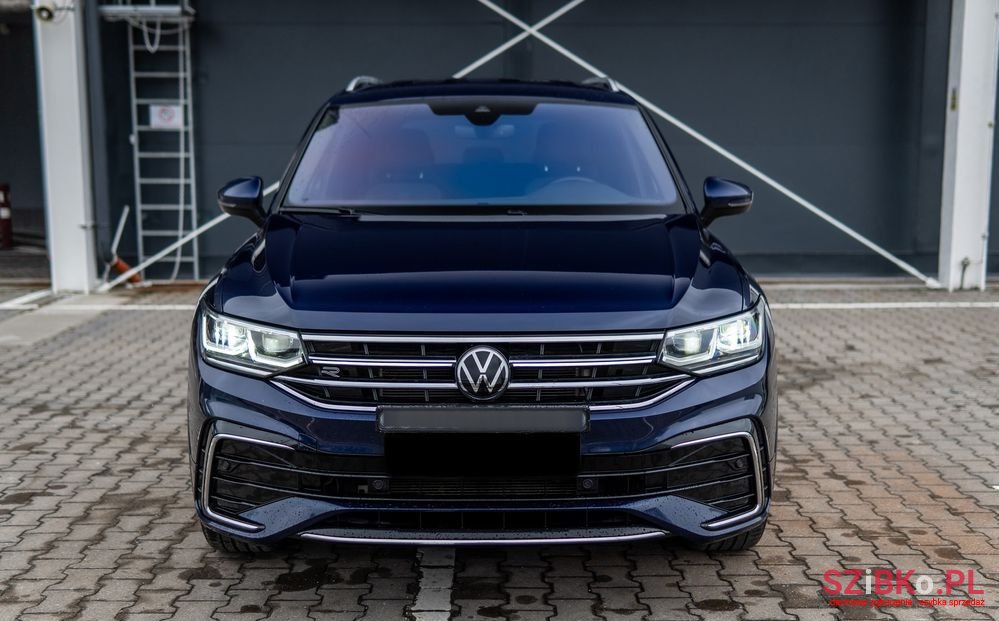 2022' Volkswagen Tiguan Allspace photo #2