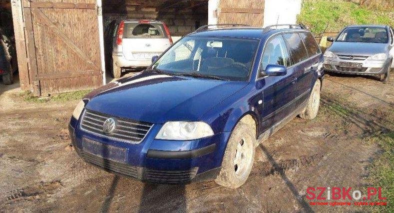 2001' Volkswagen Passat photo #2