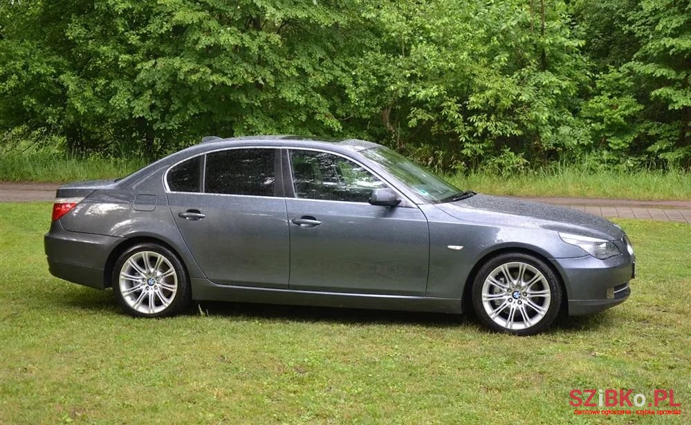 2008' BMW 5 Series 525I photo #4