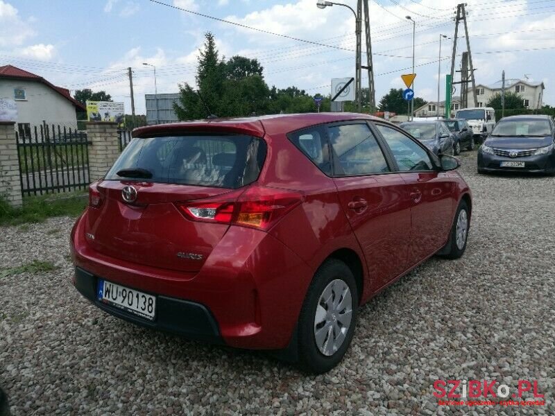 2013' Toyota Auris photo #4