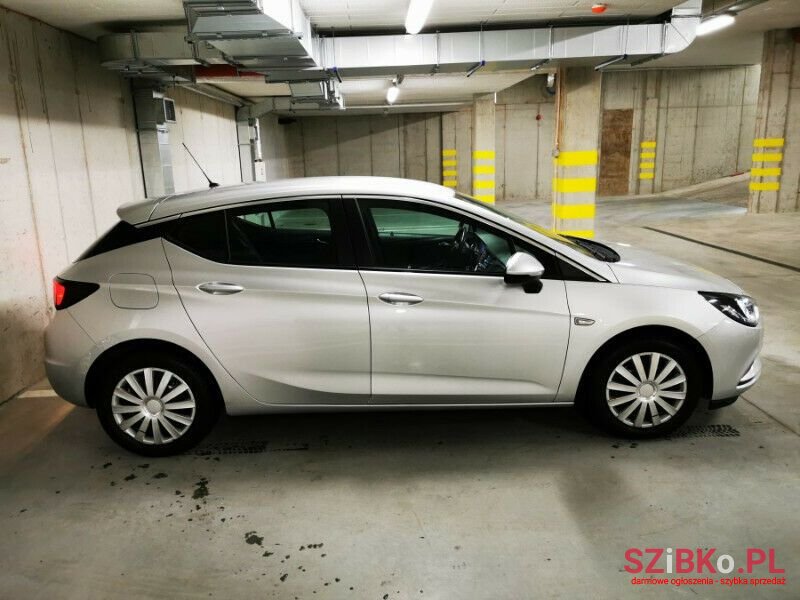 2018' Opel Astra photo #2