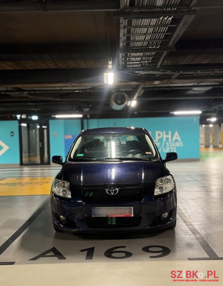 2008' Toyota Auris photo #3