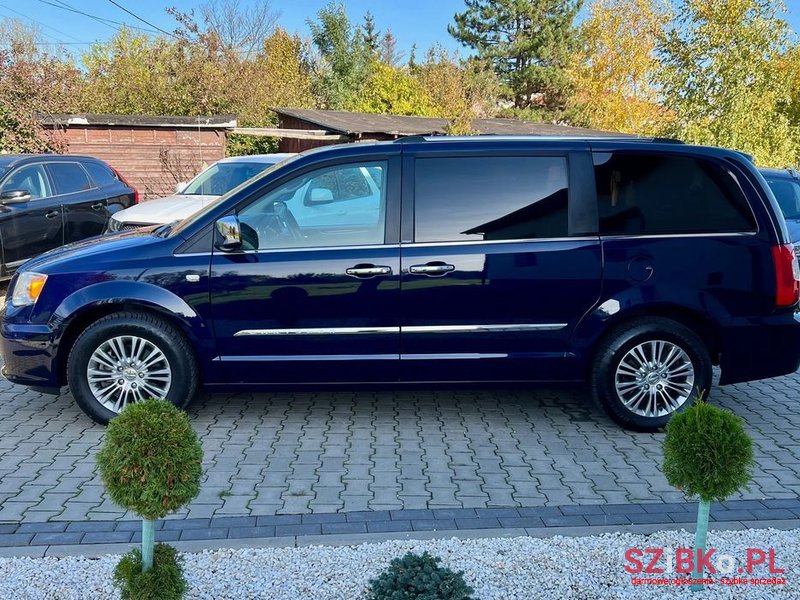2014' Chrysler Town & Country 3.6 Limited photo #4
