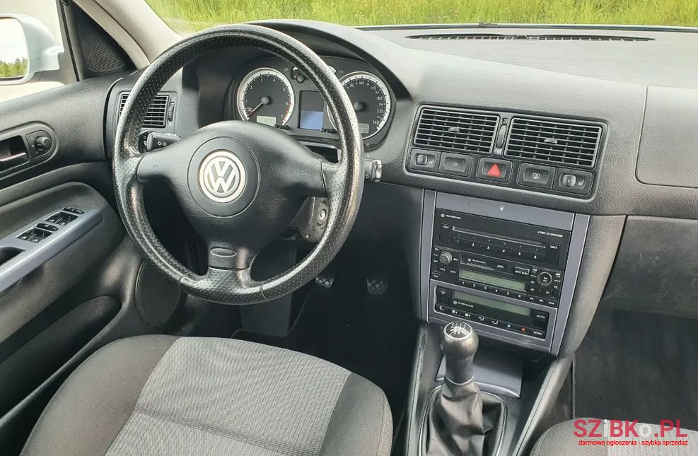 2003' Volkswagen Golf photo #6