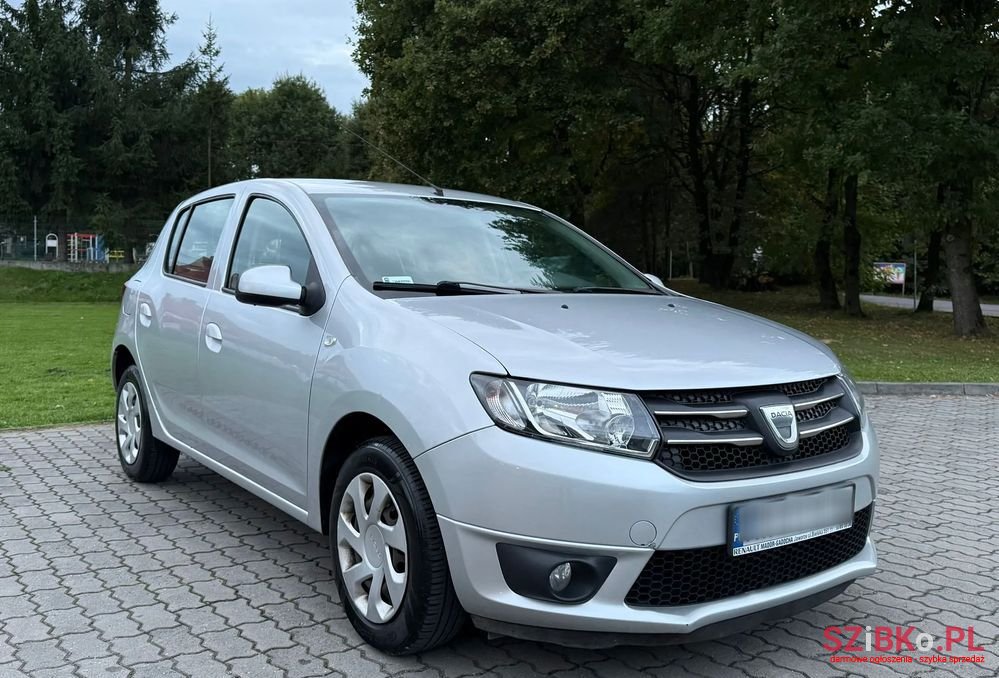 2014' Dacia Sandero photo #2