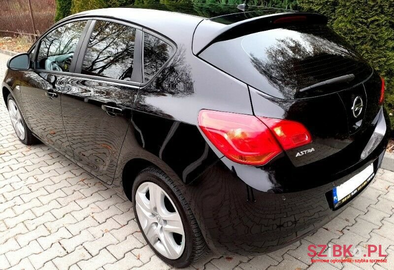 2011' Opel Astra photo #5