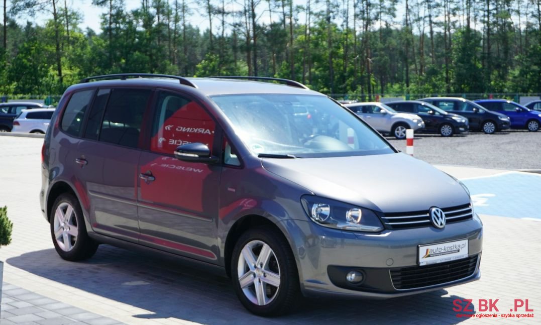 2012' Volkswagen Touran photo #2