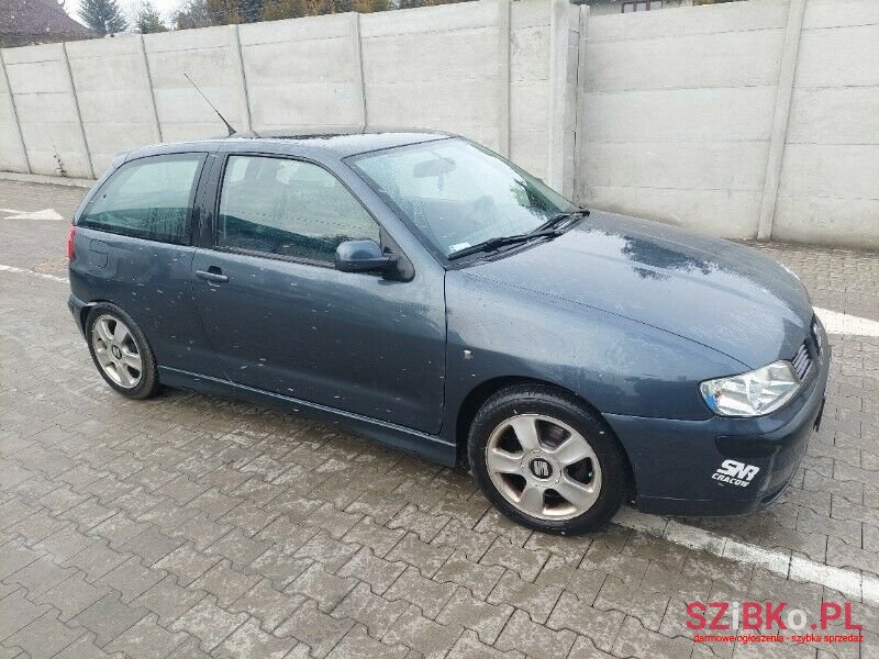 2001' SEAT Ibiza photo #2