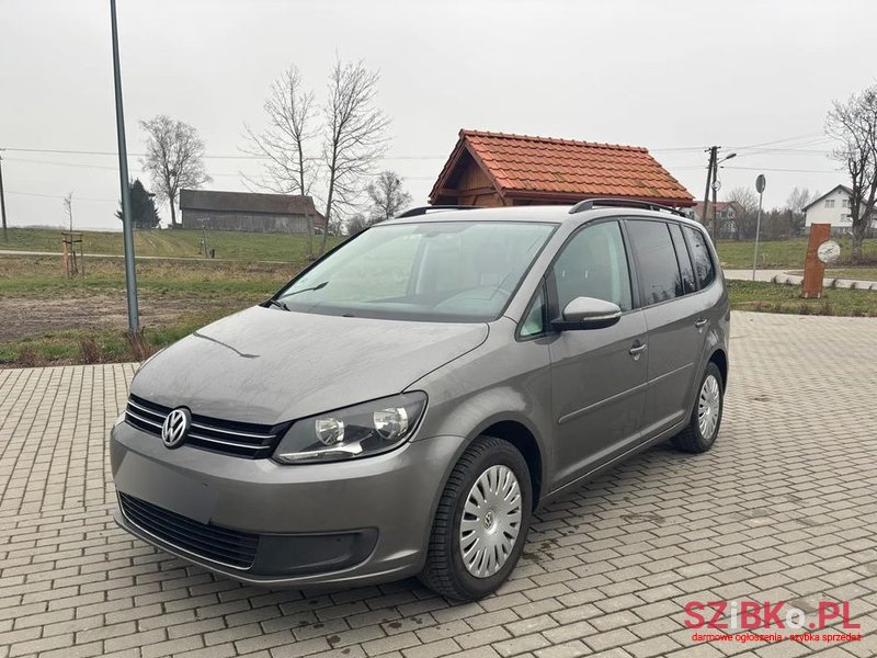 2011' Volkswagen Touran photo #1