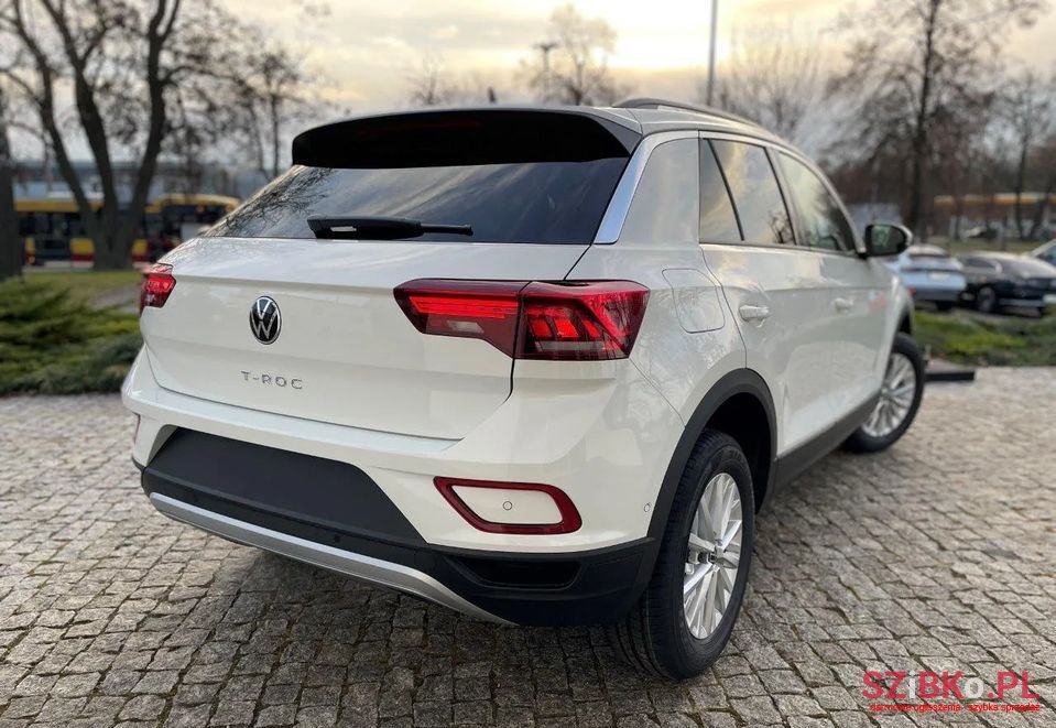 2023' Volkswagen T-Roc photo #4