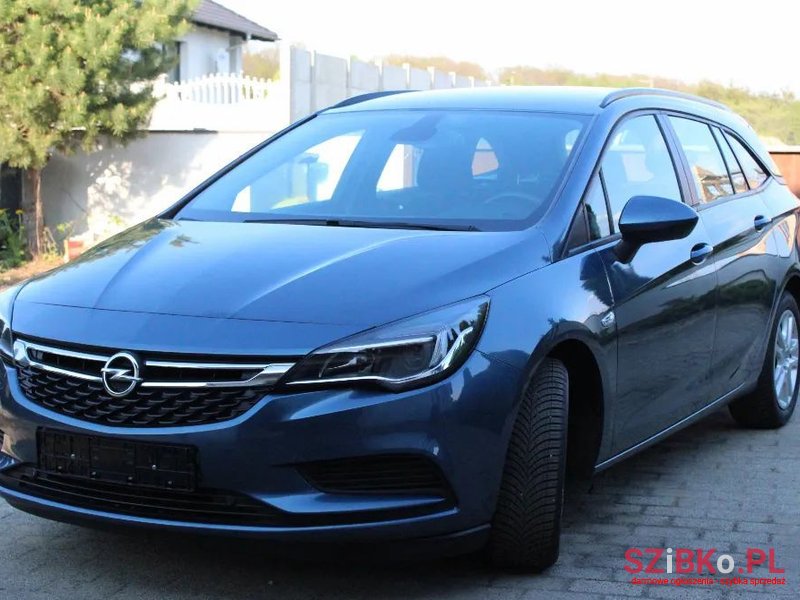 2017' Opel Astra photo #3