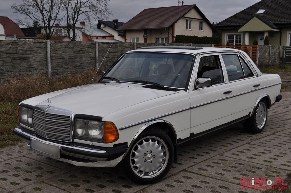 1982' Mercedes-Benz W123 photo #1