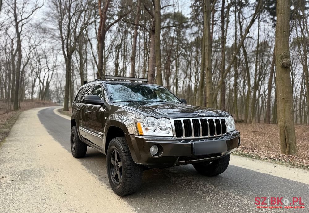 2005' Jeep Grand Cherokee photo #1