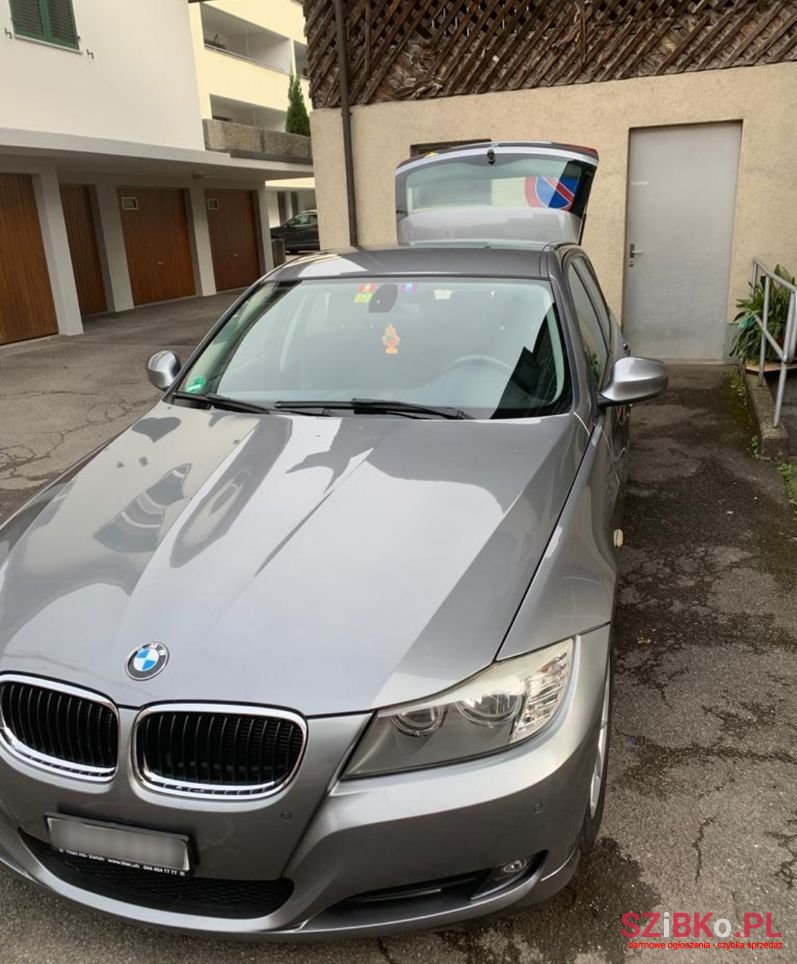 2010' BMW 3 Series 318I Touring photo #1