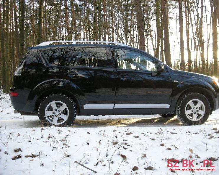 2009' Mitsubishi Outlander photo #1