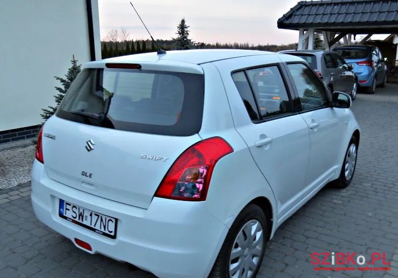 2009' Suzuki Swift photo #4