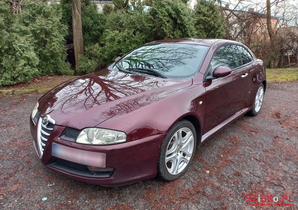 2005' Alfa Romeo GT photo #1