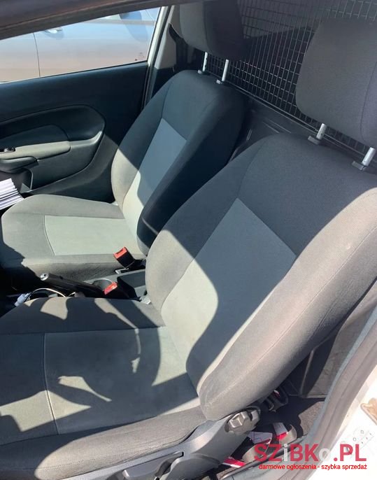 2011' Ford Fiesta photo #2