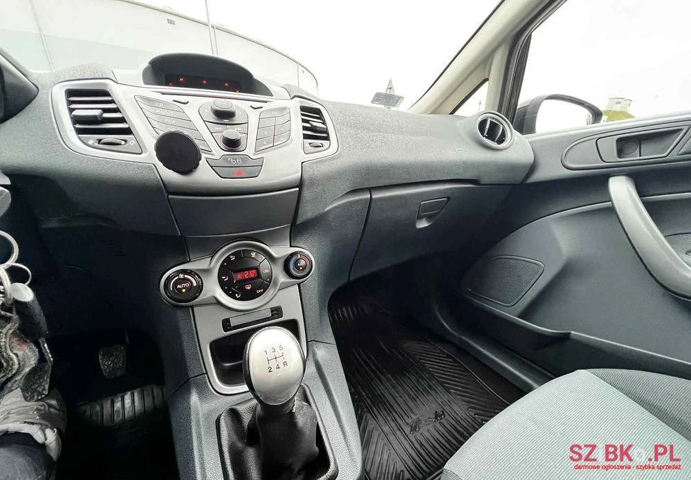 2010' Ford Fiesta photo #5