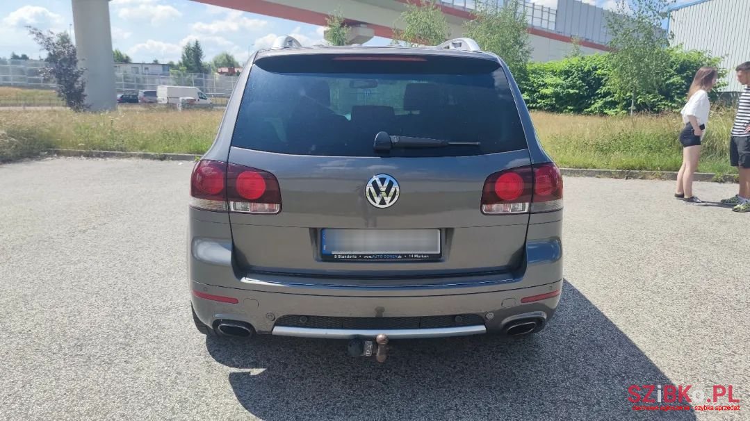 2009' Volkswagen Touareg photo #5