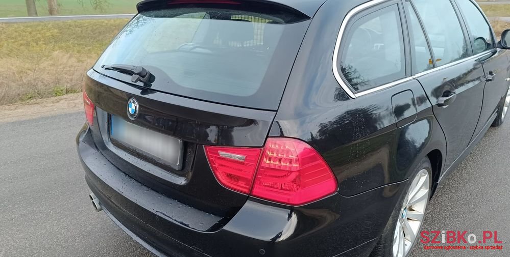 2011' BMW 3 Series 330D photo #6